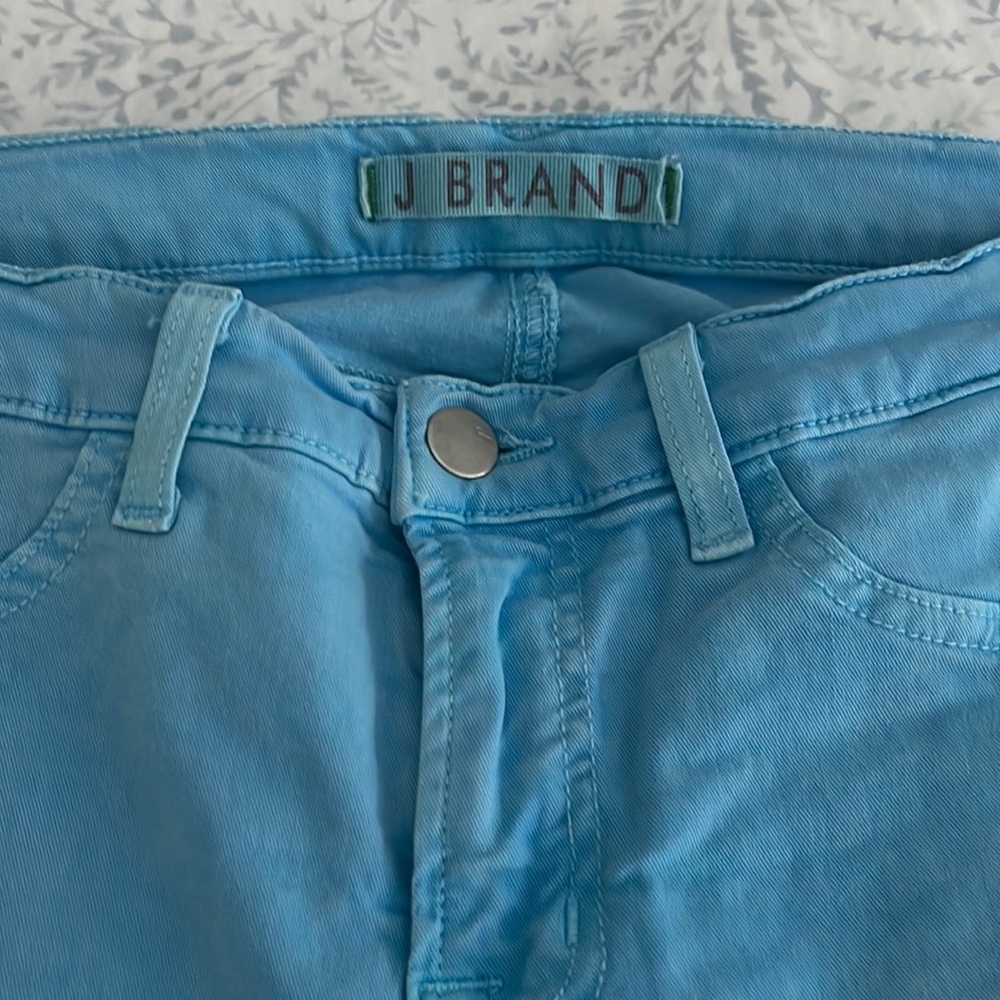 JBrand skinny Jean. Fun blue color. Never worn. Size 28